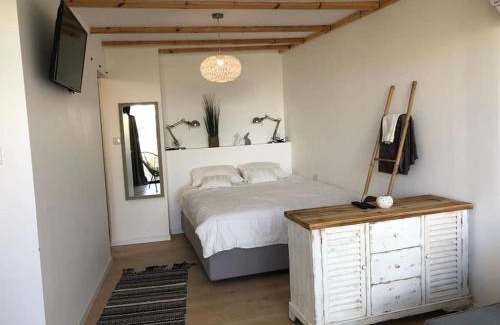 Eilat Apartment | Serene Oasis: Guest Rated 9.8 with Hot Tub & Family Fun