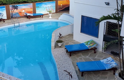Galu Beach Hotel | Cozy Villa with Pool, Steps from the Beach and Family-Friendly