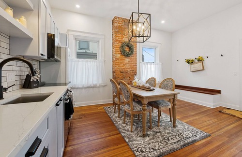 Sandusky House | A Serene and Stunning Condo just moments from Cedar Point E