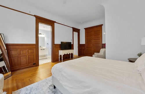 Sandusky House | A Serene and Stunning Condo just moments from Cedar Point E