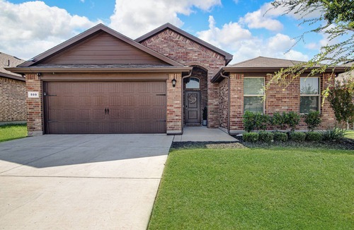 Fort Worth House | A Serene Oasis Awaits!