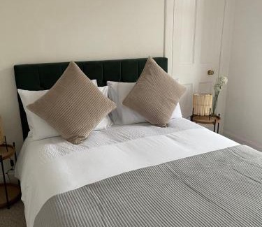 Gourock Apartment | Unforgettable Oceanfront Retreat at A Shore Stay