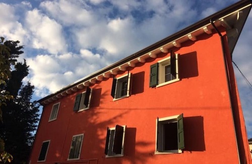 Caprino Veronese Apartment | Explore Nature at RedHouse Near Lake Garda with Spa & Views