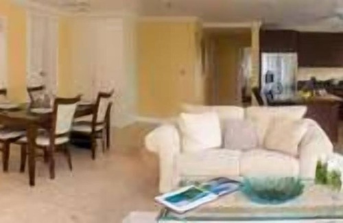 Cotton Ground House | A short drive from Bath Stream & Hot Springs! 4 Big Units w/ Free Parking!