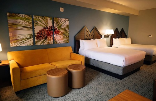 Tannersville Hotel | Ideal Getaway: 2 Queen Suites with Mountain Views!