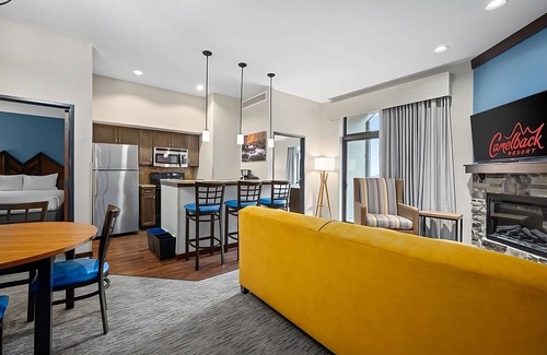 Tannersville Hotel | Ideal Getaway: 2 Queen Suites with Mountain Views!
