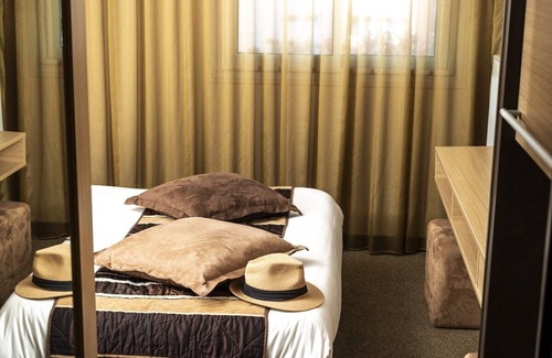 Gap Hotel | Pet-Friendly Retreat Near Céüse with Pool and Parking
