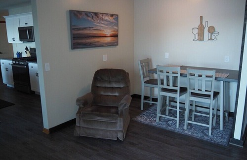 Elk Rapids Cottage | Experience Sandy Lakefront Bliss with Spa and Kayaks