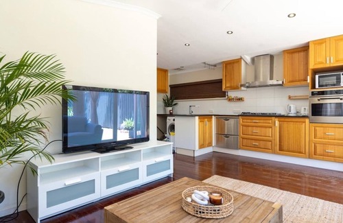 Kallaroo House | Relaxing Beach Getaway with Child-Friendly Amenities