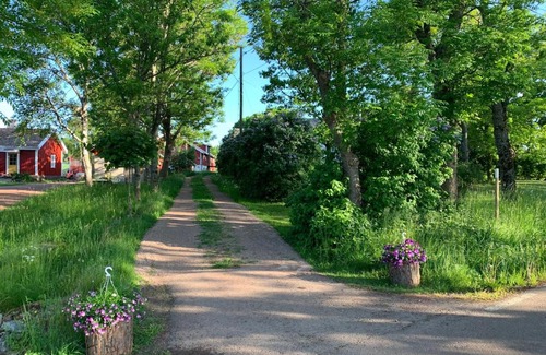 Kumlinge House | Charming Room in a Historic Farmhouse - Family-Friendly Stay