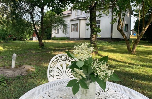 Kumlinge House | Charming Room in a Historic Farmhouse - Family-Friendly Stay