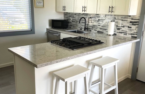 Historic Kailua Village Apartment | Paradise Awaits in Kona: Oceanfront Comfort & Top Amenities