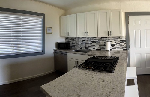 Historic Kailua Village Apartment | Paradise Awaits in Kona: Oceanfront Comfort & Top Amenities