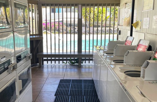 Historic Kailua Village Apartment | Paradise Awaits in Kona: Oceanfront Comfort & Top Amenities