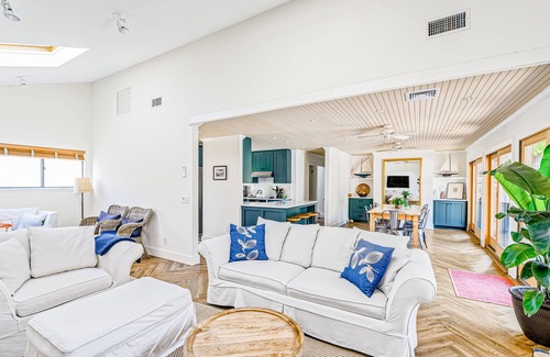 Ocean Beach House | Coastal Retreat: Beachfront Stay with Private Pool & Decks