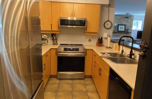 Okanagan-Similkameen House | Ideal Snow Bird Retreat with Main Floor Primary Bedroom