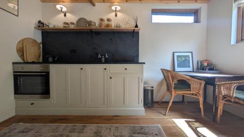 Radstock House | Idyllic Somerset Countryside Lodge - Pet Friendly Retreat