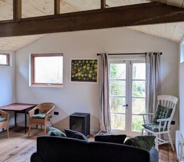 Radstock House | Idyllic Somerset Countryside Lodge - Pet Friendly Retreat
