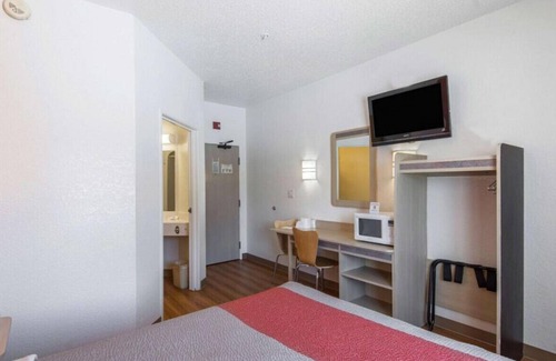 Junction City House | A Sophisticated & Stylish Suite! Pets Allowed