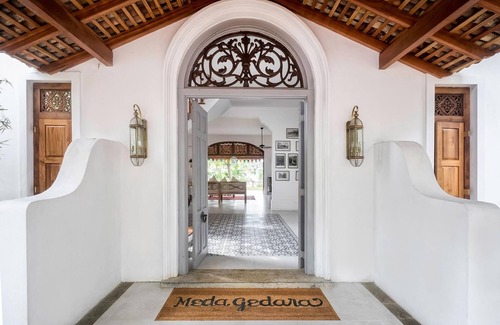 Maaliyadda Villa | Elegant Beach Villa with Water Slide and Ocean Views