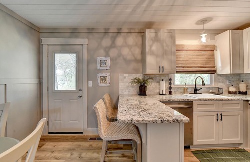 Church Street House | Relaxing Southern Retreat in Atlanta with Top Amenities