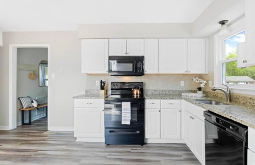 Chesterfield Villa | Family-Friendly Southside Retreat with Pet and Kitchen Amenities