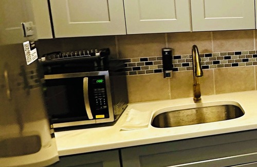 East Bronx Apartment | Comfortable 3 Bedroom Apartment in New York City