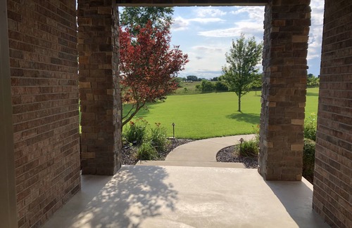 Brookfield House | Serene Lodge Retreat: Lake Views, Spa & Family-Friendly Comfort