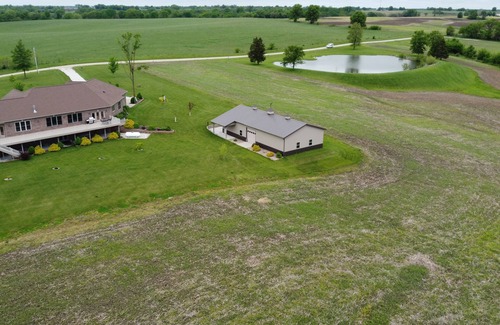 Brookfield House | Serene Lodge Retreat: Lake Views, Spa & Family-Friendly Comfort