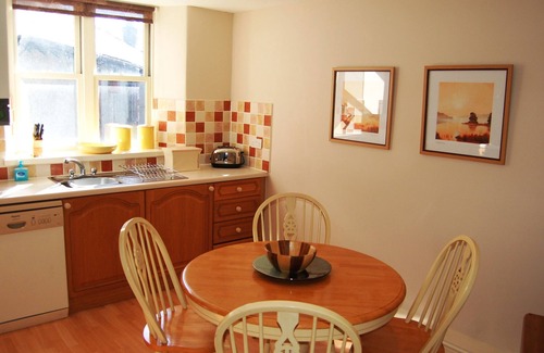 Keswick Cottage | Scenic Apartment with Breathtaking Skiddaw Views & Kitchen