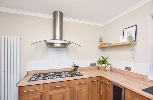 Heywood House | Comfortable Home with Scenic Farmland Views and Breakfast
