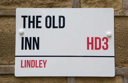 Ainley Top Apartment | Guest Rated 10/10: Cozy One Bedroom Flat with Kitchen