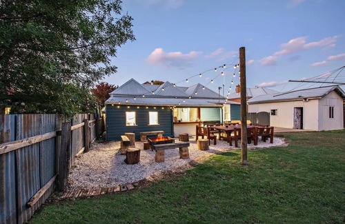 Central Mudgee House | Spacious Retreat with Kitchen, Pet-Friendly and Family Ready