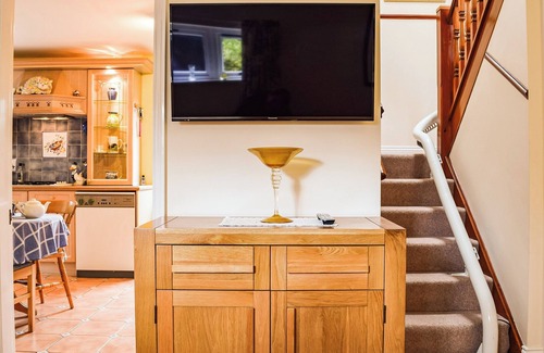 Market Bosworth Cottage | Cozy Retreat Steps from Town Center with Lake View & Kitchen
