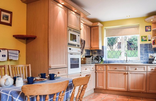 Market Bosworth Cottage | Cozy Retreat Steps from Town Center with Lake View & Kitchen