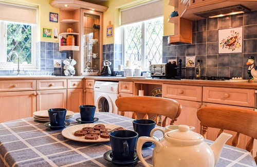 Market Bosworth Cottage | Cozy Retreat Steps from Town Center with Lake View & Kitchen