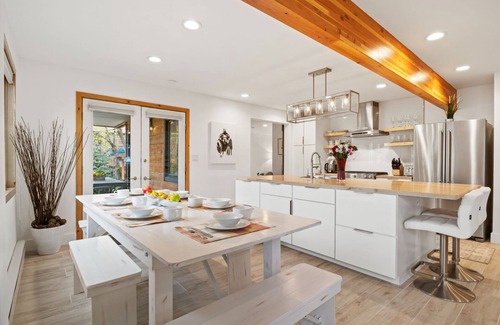 Jackson House | Multi-Kitchen Family Home Steps from Town Square