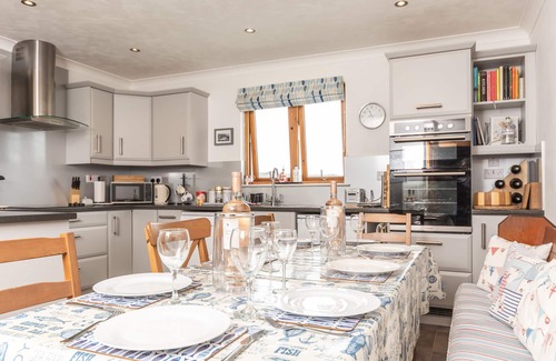 Tighnabruaich Cottage | Pet-Friendly Holiday Home with Pool & Ocean Views