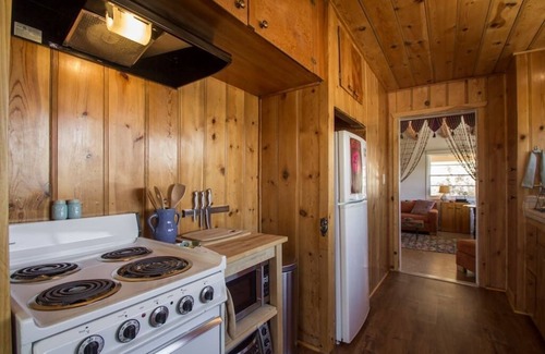 Yucca Valley Cabin | Immaculate 1940's High Desert Cabin with Spa & Kitchen