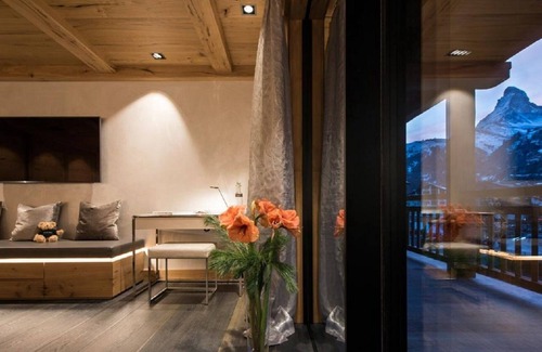 Zermatt Ski Chalet | A SPECTACULAR CHALET IN THE SNOW CAPED ZERMATT