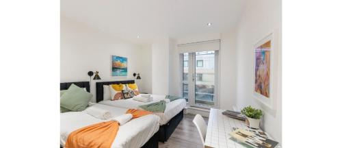 Leyton Apartment | Vibrant 3-BR Flat: Family-Friendly Stay Near Attractions
