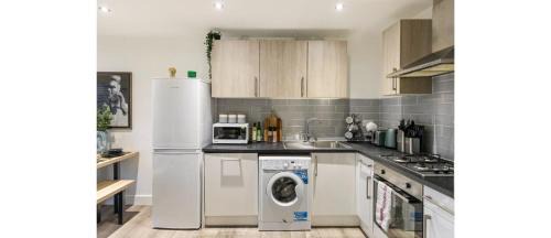 Leyton Apartment | Vibrant 3-BR Flat: Family-Friendly Stay Near Attractions