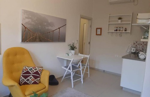 Givat Nili Apartment | Family-Friendly Retreat: A Spot on the Hill with Top Ratings