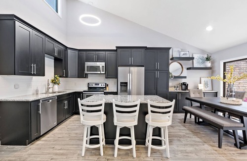 Wolf Pen Creek House | A Starry Night in Aggieland! One mile to Kyle Field