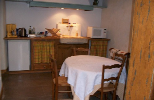 Fabregues Apartment | Discover Comfort at Templar Commandery with Pool & Breakfast