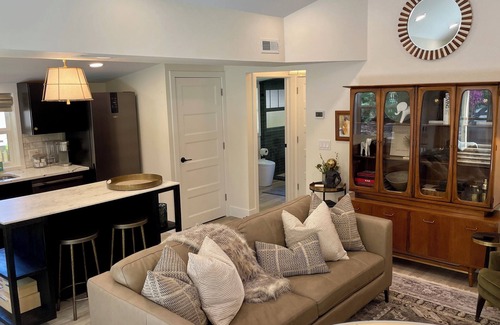 Saugatuck Cottage | Dog-Friendly Retreat: Steps from Town with Pool & Spa