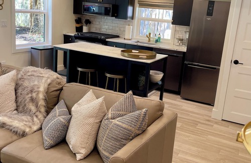 Saugatuck Cottage | Dog-Friendly Retreat: Steps from Town with Pool & Spa