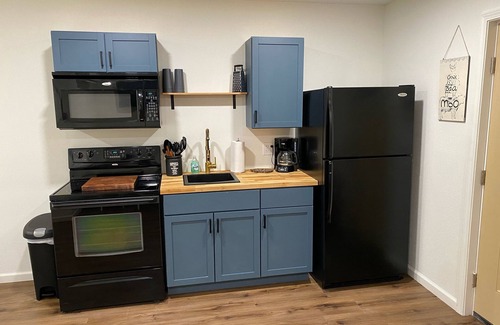 Rice County Apartment | Serene 2-Bed Suite Near Sunderland with Pet-Friendly Amenities
