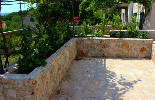 Cista Provo Apartment | Oceanfront Haven: Pojata - 4-Star Stay with Ocean View