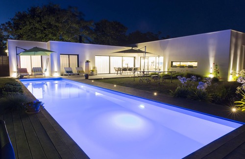 Plobannalec-Lesconil Villa | Unwind by the Dunes: Top-Rated Oceanfront Getaway